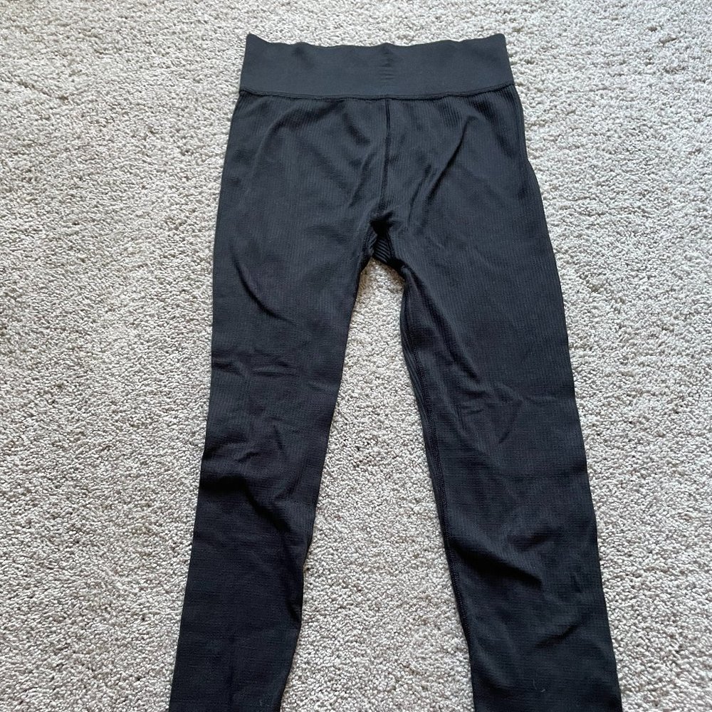SO ribbed black leggings, size XS, STICKED UP RIP IN KNEE